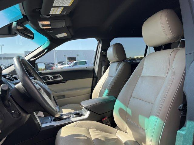 Photo of 2014 White Platinum Tri-Coat Metallic Ford Explorer