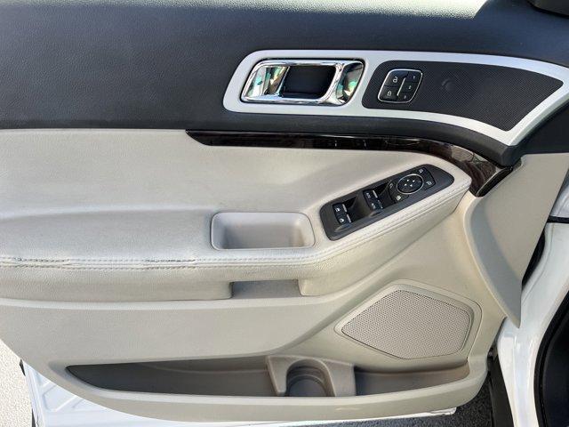 Photo of 2014 White Platinum Tri-Coat Metallic Ford Explorer
