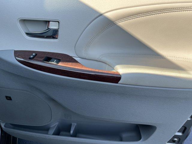 Photo of 2013 Predawn Gray Mica Toyota Sienna