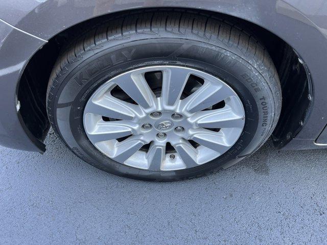 Photo of 2013 Predawn Gray Mica Toyota Sienna