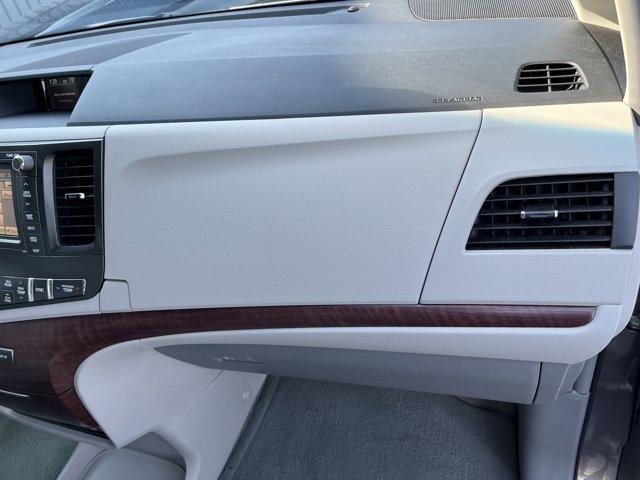Photo of 2013 Predawn Gray Mica Toyota Sienna