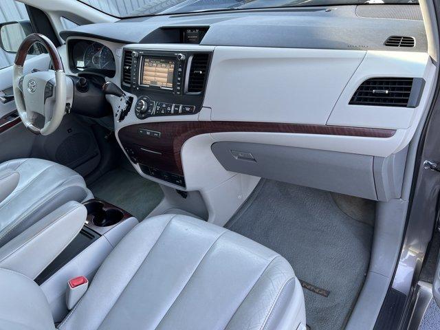 Photo of 2013 Predawn Gray Mica Toyota Sienna