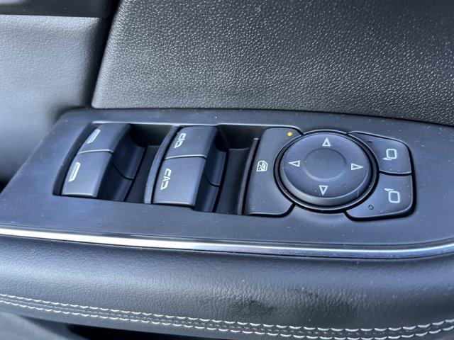 Photo of 2023 Summit White Buick Envision