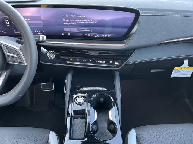 Photo of 2025 Summit White Buick Envision