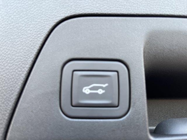 Photo of 2025 Summit White Buick Envision