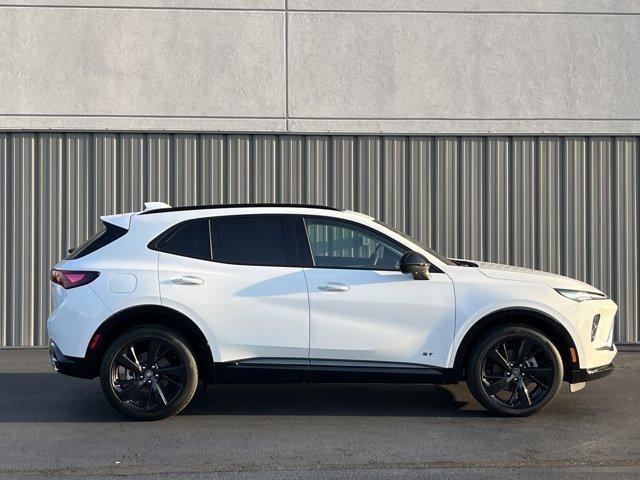 Photo of 2025 Summit White Buick Envision