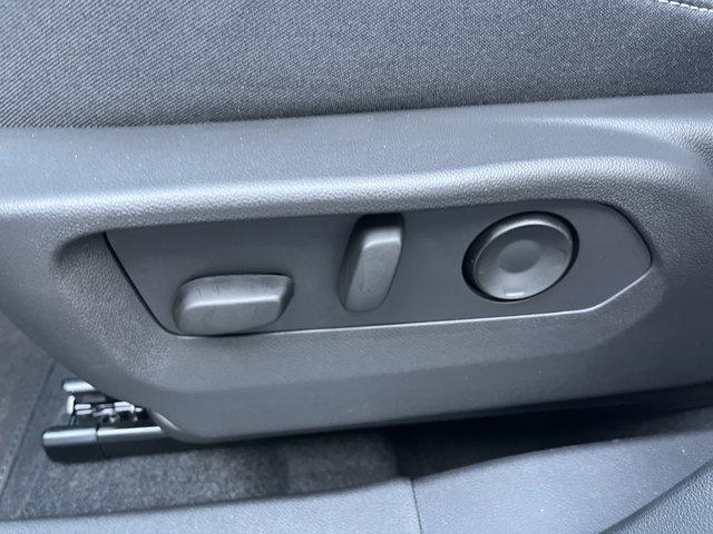 Photo of 2025 Summit White Buick Envision