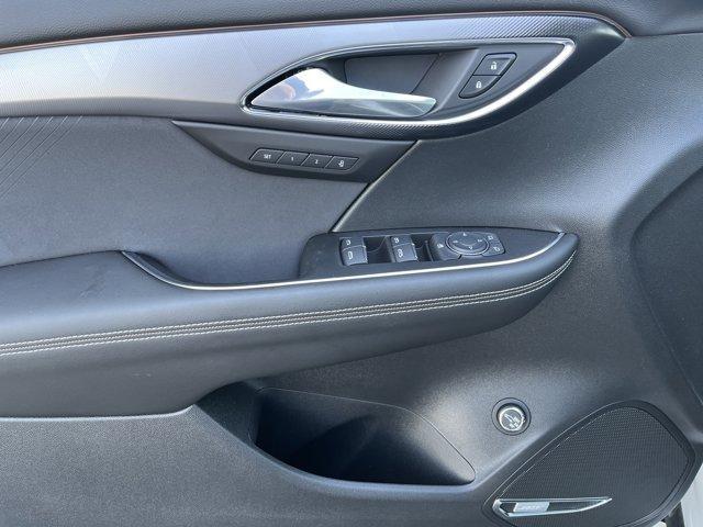 Photo of 2025 Summit White Buick Envision