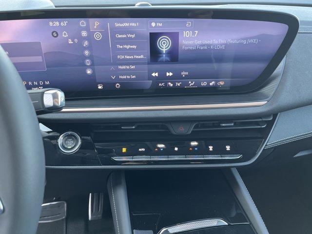 Photo of 2025 Summit White Buick Envision