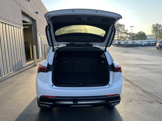 Photo of 2025 Summit White Buick Envision