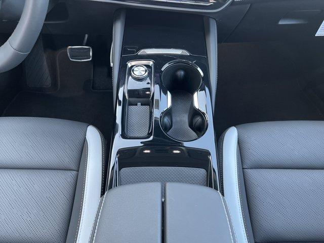 Photo of 2025 Summit White Buick Envision