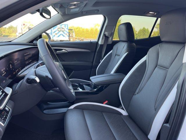 Photo of 2025 Summit White Buick Envision