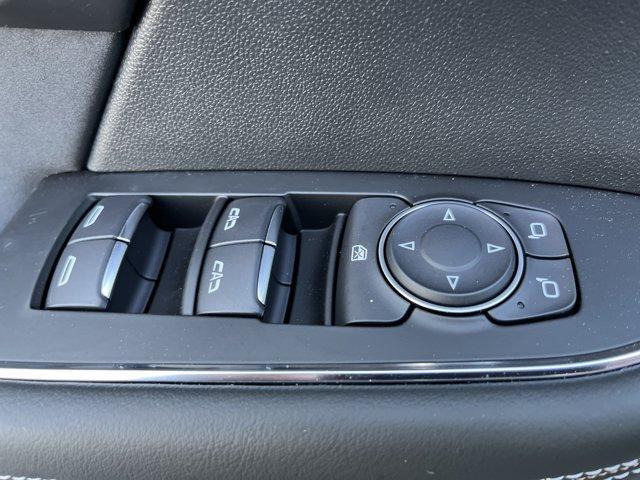 Photo of 2025 Summit White Buick Envision
