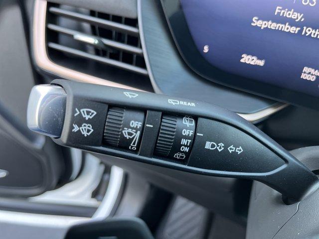 Photo of 2025 Summit White Buick Envision