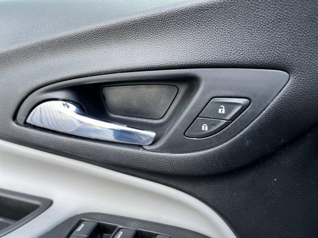 Photo of 2020 Summit White Chevrolet Equinox