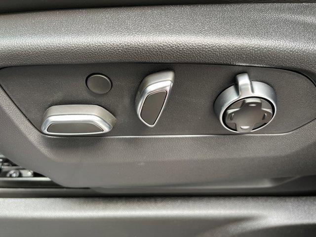 Photo of 2025 Onyx Black GMC Yukon XL