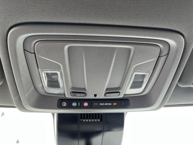 Photo of 2025 Summit White GMC Sierra 2500