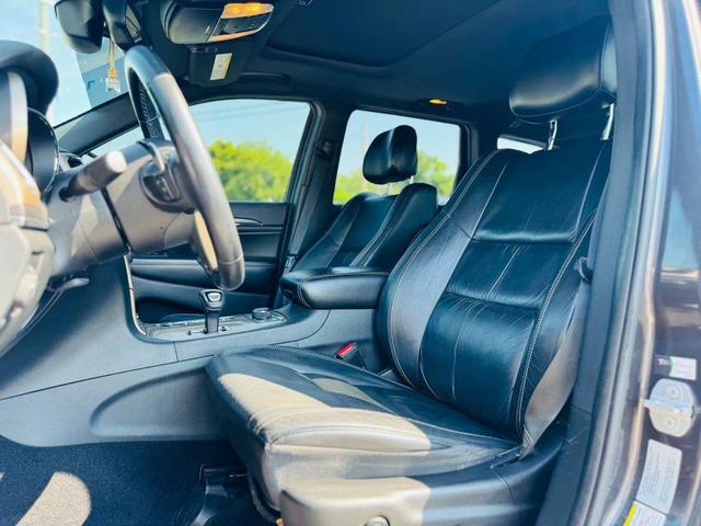 Photo of 2015 DarkGrey Jeep Grand Cherokee