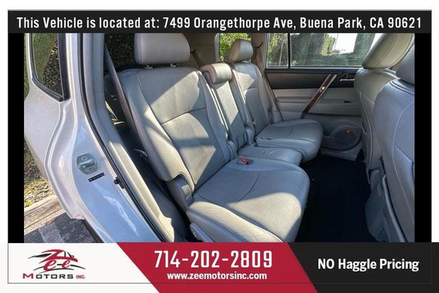 Photo of 2013 Blizzard Pearl Toyota Highlander