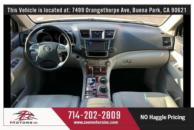 Photo of 2013 Blizzard Pearl Toyota Highlander