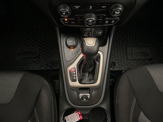 Photo of 2014 Bright White Clearcoat Jeep Cherokee