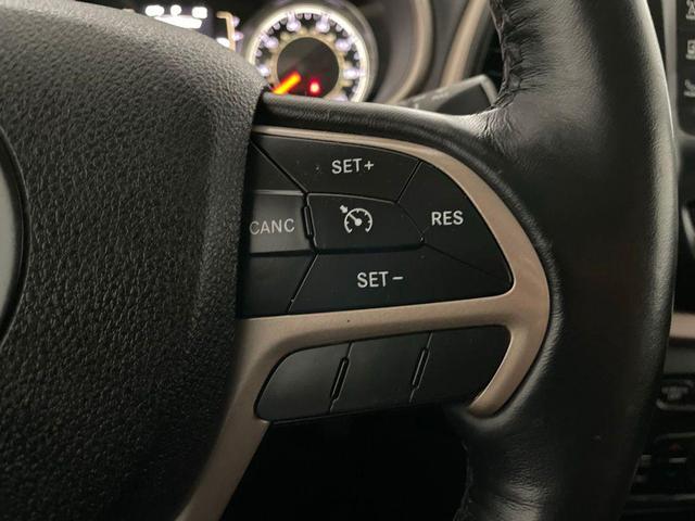 Photo of 2014 Bright White Clearcoat Jeep Cherokee