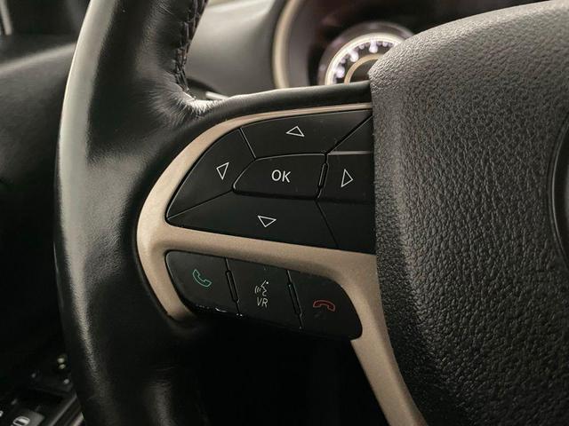 Photo of 2014 Bright White Clearcoat Jeep Cherokee