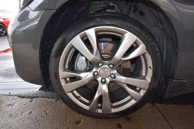 Photo of 2015 Gray INFINITI Q70