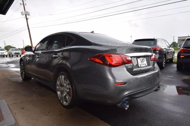 Photo of 2015 Gray INFINITI Q70