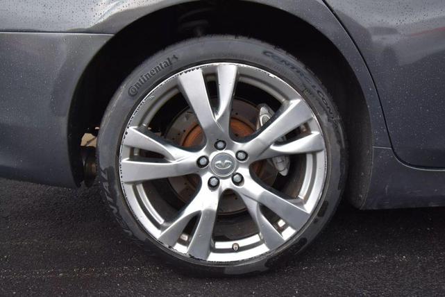 Photo of 2015 Gray INFINITI Q70