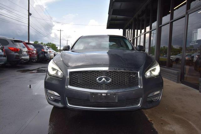 Photo of 2015 Gray INFINITI Q70