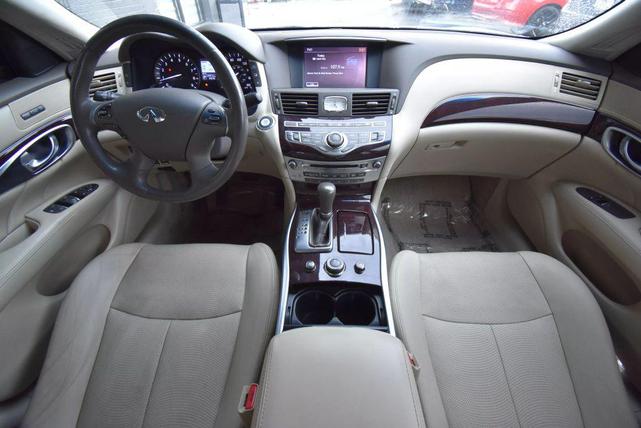 Photo of 2015 Gray INFINITI Q70