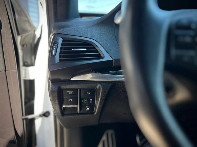 Photo of 2020 Platinum White Pearl Acura MDX