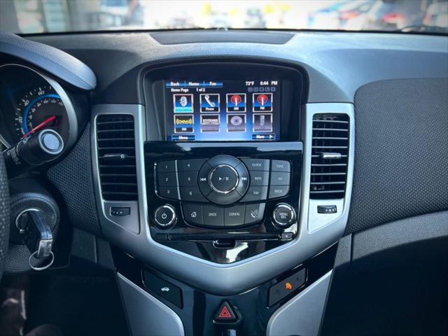 Photo of 2015 Silver Ice Metallic Chevrolet Cruze