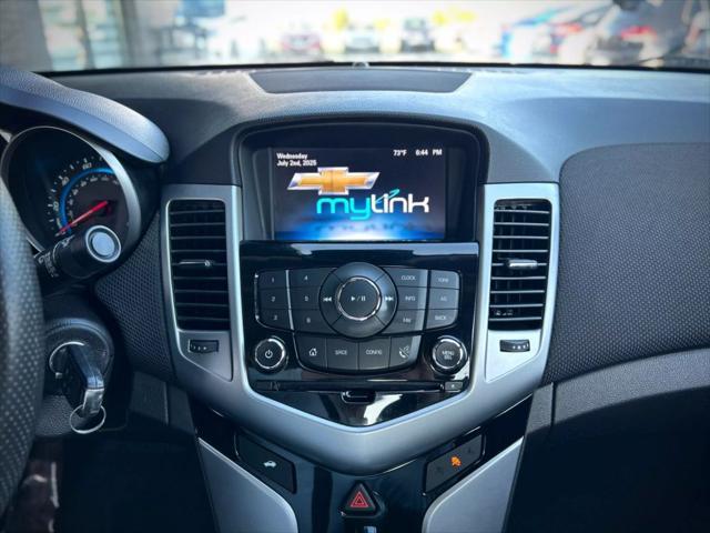 Photo of 2015 Silver Ice Metallic Chevrolet Cruze