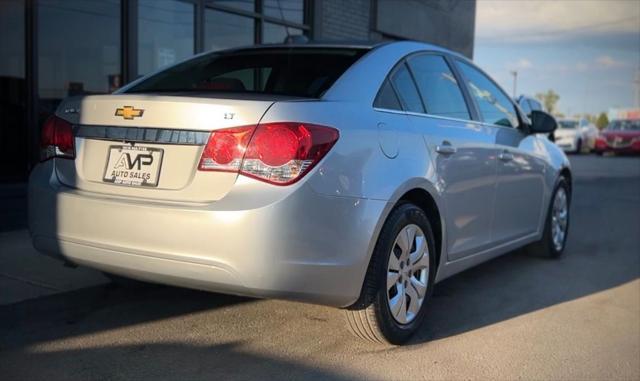 Photo of 2015 Silver Ice Metallic Chevrolet Cruze