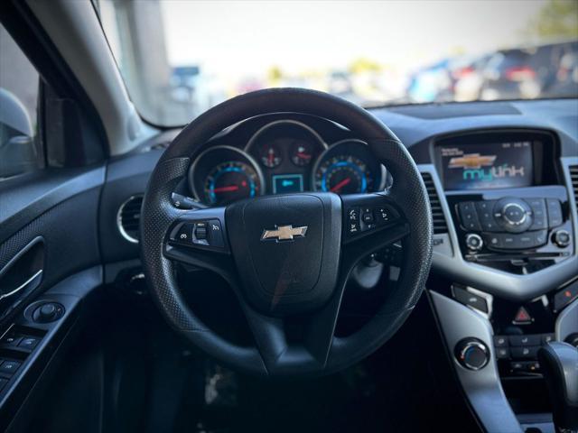 Photo of 2015 Silver Ice Metallic Chevrolet Cruze