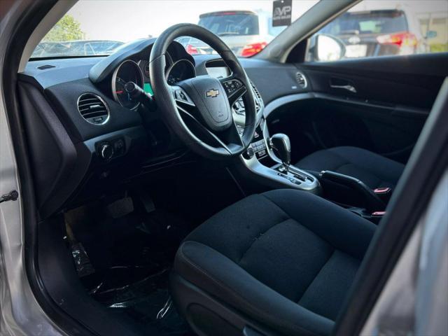 Photo of 2015 Silver Ice Metallic Chevrolet Cruze