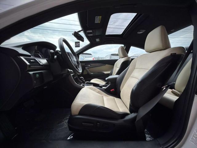 Photo of 2016 White Orchid Pearl Honda Accord