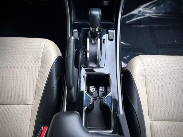 Photo of 2016 White Orchid Pearl Honda Accord