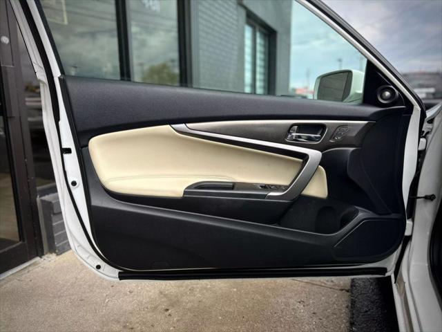 Photo of 2016 White Orchid Pearl Honda Accord