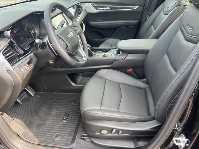 Photo of 2025 Stellar Black Metallic Cadillac XT6