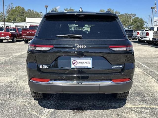 Photo of 2025 Diamond Black Jeep Grand Cherokee