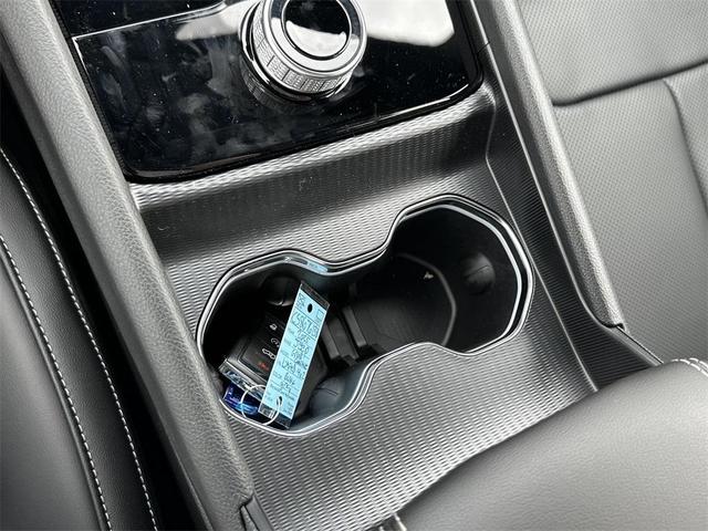 Photo of 2025 Metallic Jeep Grand Cherokee