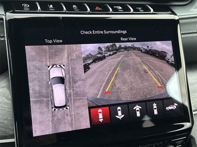 Photo of 2025 Metallic Jeep Grand Cherokee