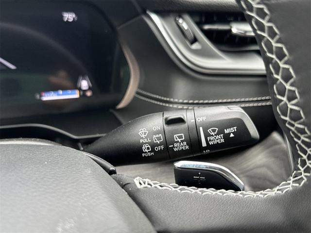 Photo of 2025 Metallic Jeep Grand Cherokee