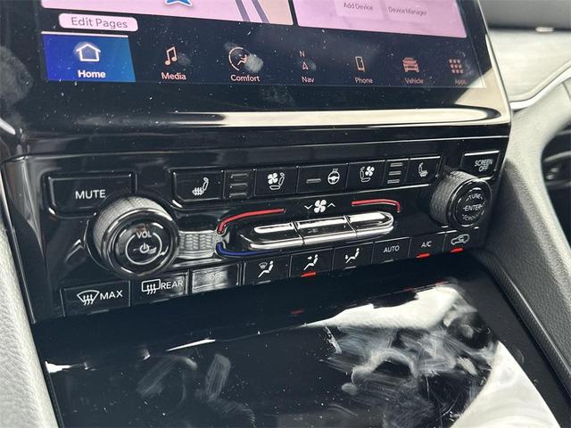 Photo of 2025 Metallic Jeep Grand Cherokee