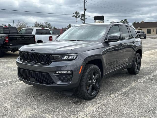 Photo of 2025 Metallic Jeep Grand Cherokee
