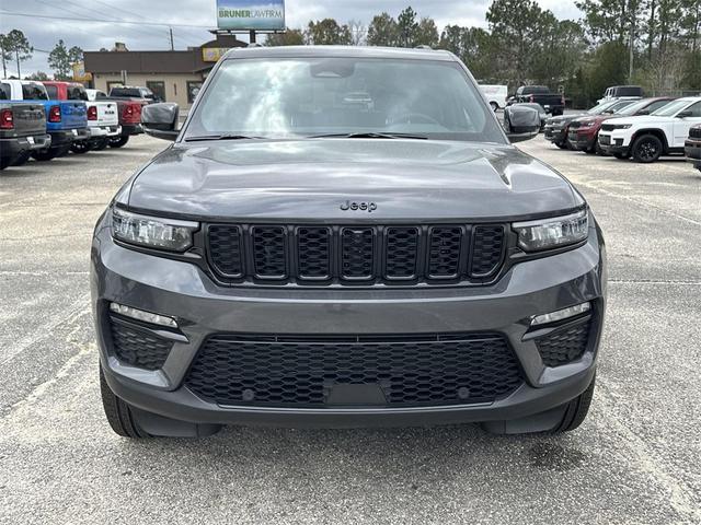 Photo of 2025 Metallic Jeep Grand Cherokee