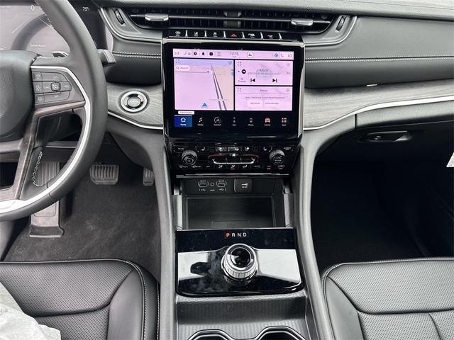 Photo of 2025 Metallic Jeep Grand Cherokee